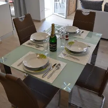 Leon Baška Voda